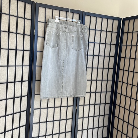 Gap skirt size 10. - Picture 4 of 5